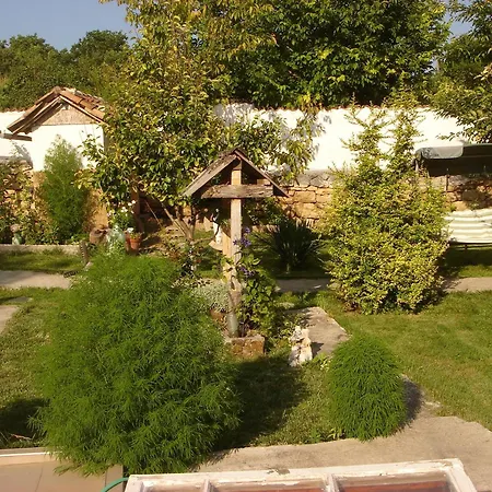 Casa de hóspedes къща под наем Petrova *